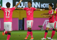 敵陣中央で得たFKを丸橋 祐介（Ｃ大阪/#14）がPA内に入れると、ボールはそのままゴールに吸い込まれネットを揺らす【明治安田Ｊ１ 第18節 仙台vsＣ大阪】