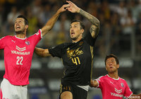 同点の場面で投入されたハーフナー マイク(仙台)。加入後、初出場となった【明治安田J1 第18節 仙台vsC大阪】