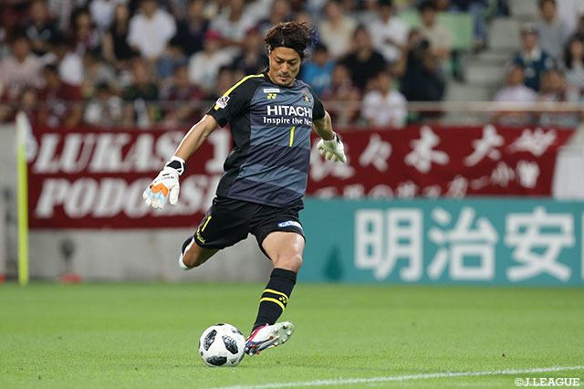 神戸の決定的なシュートを再三の好セーブでゴールを守った桐畑 和繁（柏）【明治安田Ｊ１ 第18節 神戸vs柏】