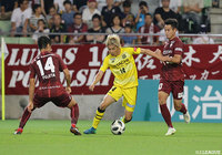 伊東 純也(柏)がカットインからチャンスを作るもゴールには繋がらず【明治安田J1 第18節 神戸vs柏】