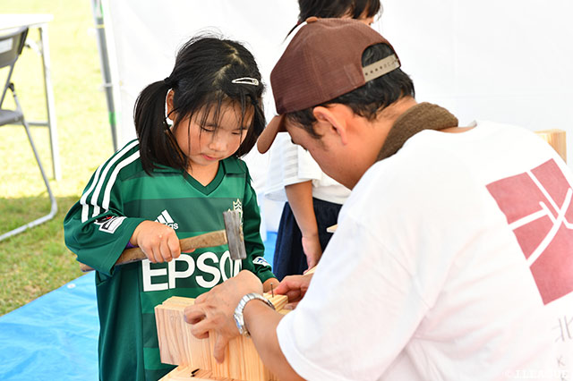 『地元信州の木で工作』！鉛筆立てを作っているようです【明治安田Ｊ２ 第26節 松本vs甲府】