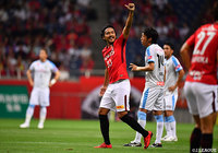 興梠 慎三（浦和）がループシュートを放ち、先制点を奪取！7シーズン連続となる二桁得点を記録【明治安田Ｊ１ 第19節 浦和vs川崎Ｆ】