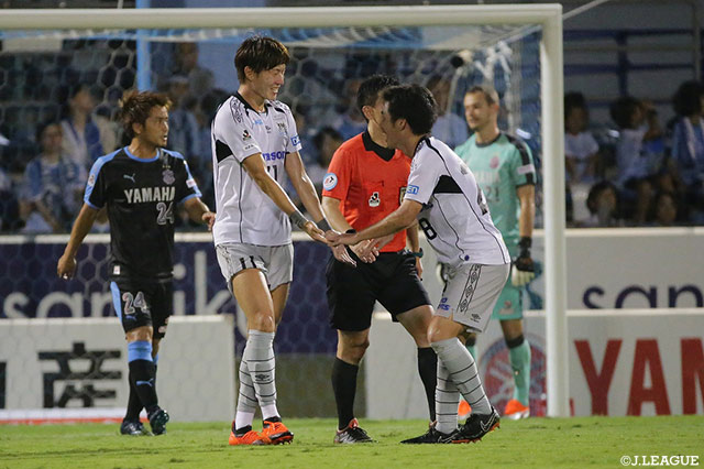 FKのこぼれ球に反応して先制ゴールを決めたファンウィジョ（Ｇ大阪/#11）【明治安田Ｊ１ 第19節 磐田vsＧ大阪】