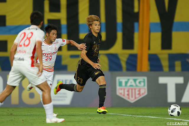ループシュートを放ち1点差に詰め寄るゴールを挙げた中野 嘉大（仙台）【明治安田Ｊ１ 第19節 仙台vs名古屋】
