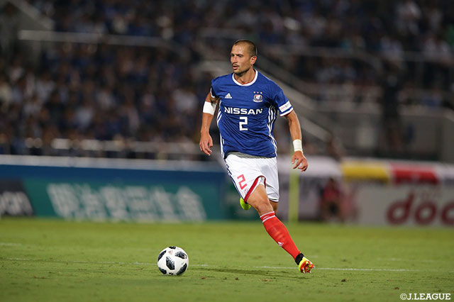 加入後初先発を飾ったドゥシャン（横浜FM）。中澤と共にDFラインを形成したが、4失点を許しほろ苦いデビューとなった【明治安田Ｊ１ 第19節 横浜FMvs広島】