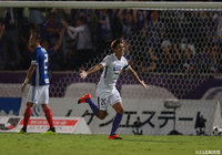 味方の落としをダイレクトで振り抜き、追加点を決めた渡 大生(広島)。これがJ1初ゴール!【明治安田J1 第19節 横浜FMvs広島】