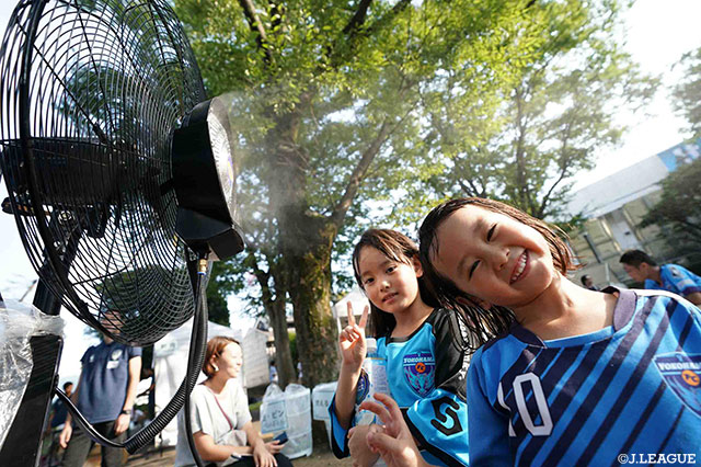 熱中症対策！ミスト扇風機浴びて応援の準備は万端！【明治安田Ｊ２ 第27節 横浜FCvs町田】