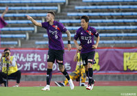 こぼれ球にレンゾ ロペス(#9)が反応し京都が先制!ホームでは6試合ぶりのゴール【明治安田J2 第27節 京都vs山形】