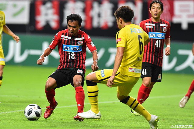 目まぐるしい攻防が展開された前半は、柏が1点リードで折り返した【明治安田Ｊ１ 第20節 札幌vs柏】