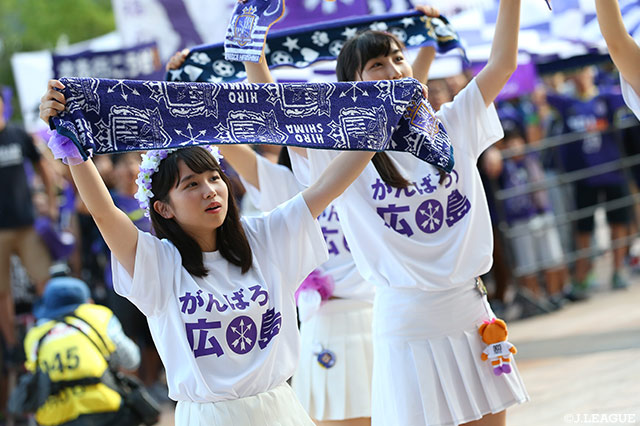 熱いパフォーマンスでサポーターを盛り上げます！【明治安田Ｊ１ 第20節 広島vs湘南】