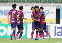 PKをジョン チュングンが決め、岡山が前半2点のリードを奪う【明治安田Ｊ２ 第27節 岡山vs讃岐】