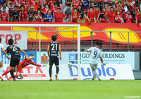 22分PKをキッカーのアデミウソンが決めＧ大阪が先制する【明治安田Ｊ１ 第20節 名古屋vsＧ大阪】