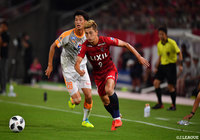 力強いドリブル突破を試みる鈴木 優磨（鹿島）【明治安田Ｊ１ 第20節 鹿島vs清水】