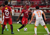 レオ シルバ(鹿島)は中盤で激しいディフェンスで相手のチャンスを阻止した【明治安田J1 第20節 鹿島vs清水】