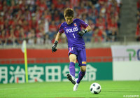 相手FKを止めるなど無失点に貢献したキーパーの西川 周作(浦和)【明治安田J1 第20節 浦和vs長崎】