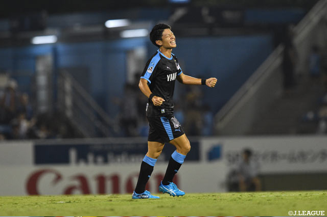 同点ゴールを決めガッツポーズの中野 誠也（磐田）【明治安田Ｊ１ 第20節 磐田vs仙台】