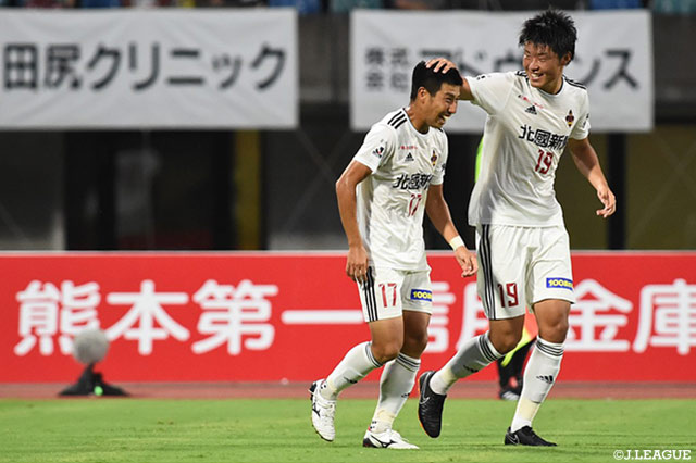 加藤 大樹（#17）が強烈なヘディングシュートをネットに突き刺しアウェイの金沢がリードを奪う【明治安田Ｊ２ 第27節 熊本vs金沢】