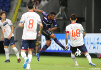 CKの流れから最後はファビオ（#3）が押し込み、ホームのＧ大阪が先制！【明治安田Ｊ１ 第21節 Ｇ大阪vsFC東京】