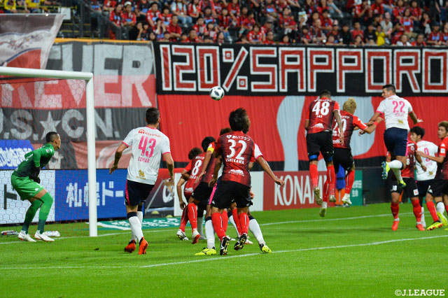 丸橋 祐介の正確なCKにマテイ ヨニッチがドンピシャで合わせアウェイのＣ大阪が開始早々に先制点をゲット【明治安田Ｊ１ 第21節 札幌vsＣ大阪】