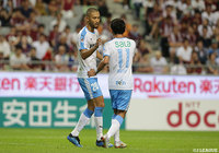 終了間際に得たPKを川又 堅碁(磐田/#20)が決め、1点差に詰め寄る【明治安田J1 第21節 神戸vs磐田】