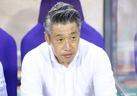 現役時代、広島に所属していた高木監督（長崎）。采配に注目が集まった【明治安田Ｊ１ 第21節 広島vs長崎】