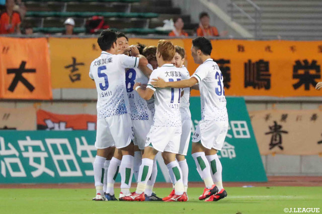 岩尾 憲のスーパーミドルが決まり徳島が開始1分で先制点をゲット！【明治安田Ｊ２ 第28節 山口vs徳島】