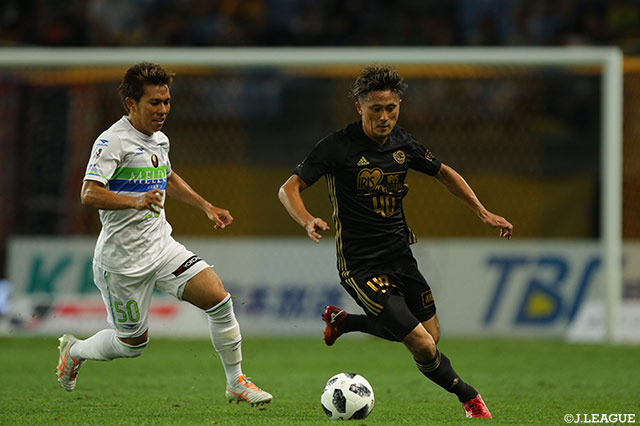 自らのオウンゴールを帳消しにする同点弾を奪った関口 訓充（仙台）【明治安田Ｊ１ 第22節 仙台vs湘南】