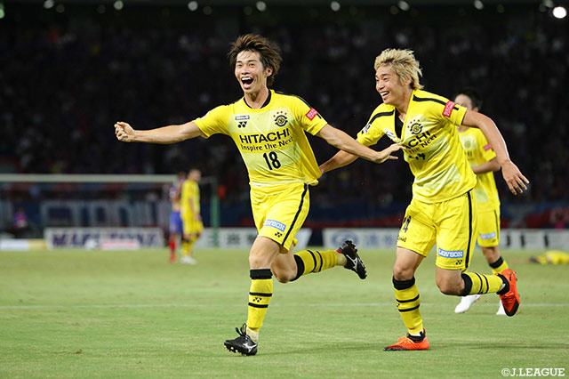 瀬川 祐輔（#18）が戻りながらの体勢でオーバーヘッドで合わせ柏が先制に成功！【明治安田Ｊ１ 第22節 FC東京vs柏】