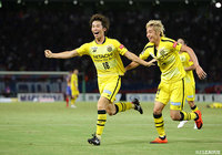 瀬川 祐輔（#18）が戻りながらの体勢でオーバーヘッドで合わせ柏が先制に成功！【明治安田Ｊ１ 第22節 FC東京vs柏】