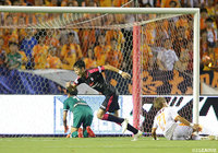 37分、右からグラウンダーのクロスに走り込んできた杉本 健勇（Ｃ大阪）がゴールに流し込み、先制！【明治安田Ｊ１ 第22節 Ｃ大阪vs清水】