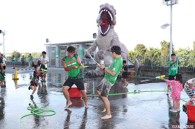 スプラッシュエリアでびしょ濡れ体験！暑さも吹っ飛びます【明治安田Ｊ２ 第29節 東京Ｖvs大分】