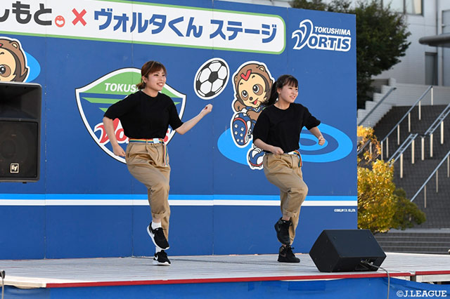 よしもと×ヴォルタくんステージで圧巻のダンスパフォーマンス♪【明治安田Ｊ２ 第29節 徳島vs山形】