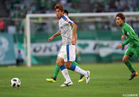 こぼれ球を拾った丸谷 拓也（大分）のシュートは惜しくも左ポストに嫌われる【明治安田Ｊ２ 第29節 東京Ｖvs大分】