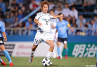 1点を追う讃岐は佐々木 匠がドリブルで仕掛けシュートを放つも得点には繋がらず【明治安田Ｊ２ 第29節 横浜FCvs讃岐】