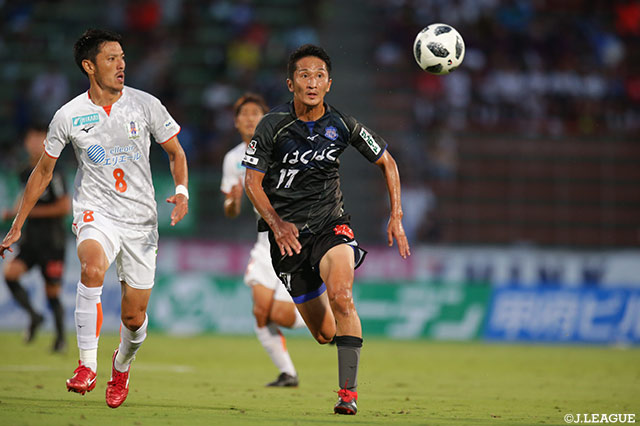 甲府は金園 英学を軸にゴールへと迫るも決定機をつくれず得点を奪えない【明治安田Ｊ２ 第29節 甲府vs愛媛】