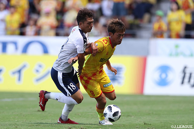 前半は両者決め手を欠きスコアレスで折り返した【明治安田Ｊ３ 第17節 北九州vs鹿児島】