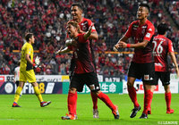 こぼれ球を拾った白井 康介が中に切れ込みながらシュート！これが決まり札幌が同点に追いつく！【明治安田Ｊ１ 第23節 札幌vsFC東京】