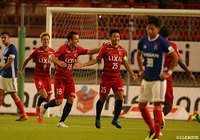 後半開始早々、PA内のこぼれ球を遠藤 康（#25）が胸トラップで収め即座に左足を振り抜きゴール！遠藤は2試合連続の得点となった【明治安田Ｊ１ 第23節 鹿島vs横浜FM】