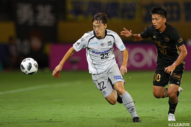 豊富な運動量でサイドを上下動したオ ジェソク（Ｇ大阪）だが、57分にオウンゴールを献上してしまう【明治安田Ｊ１ 第23節 仙台vsＧ大阪】
