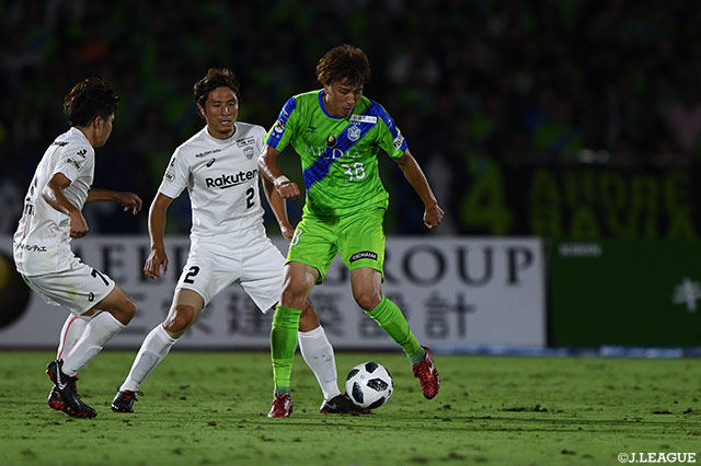 山﨑 凌吾（湘南）に得点の期待がかかったが、この日は影を潜めた【明治安田Ｊ１ 第23節 湘南vs神戸】