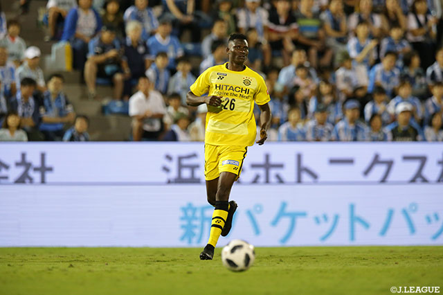 191cmの長身を誇るFWのオルンガ（柏）。加入後、初出場を果たした【明治安田Ｊ１ 第23節 磐田vs柏】