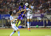 56分、パトリックが相手と競り合いながら頭で合わせゴール右隅に決める！【明治安田Ｊ１ 第23節 広島vs川崎Ｆ】