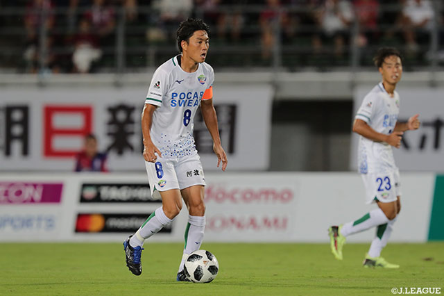 28分、ヒールパスを受けた岩尾 憲（徳島）が右足でゴール左上にシュートを決め同点に追いつく！【明治安田Ｊ２ 第26節 岡山vs徳島】