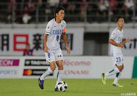 28分、ヒールパスを受けた岩尾 憲（徳島）が右足でゴール左上にシュートを決め同点に追いつく！【明治安田Ｊ２ 第26節 岡山vs徳島】