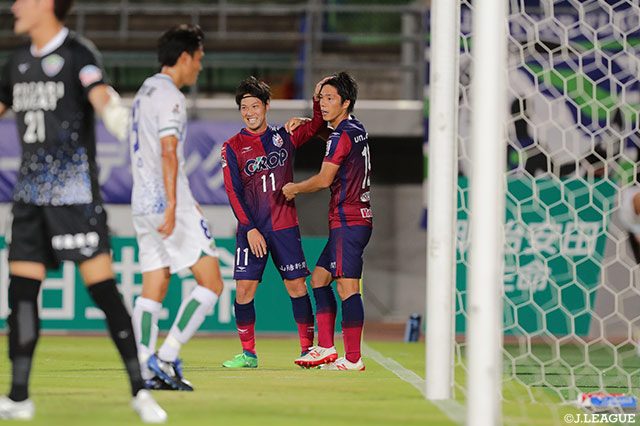 右サイドから供給されたクロスボールを仲間 隼斗（岡山/右）が頭で流し込んで勝ち越しゴールをゲット！【明治安田Ｊ２ 第26節 岡山vs徳島】