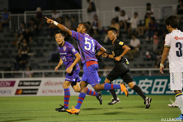 78分に得たPKをリッピ ヴェローゾ（#51）が沈め、F東23が1点差に迫る！【明治安田Ｊ３ 第20節 F東23vs群馬】