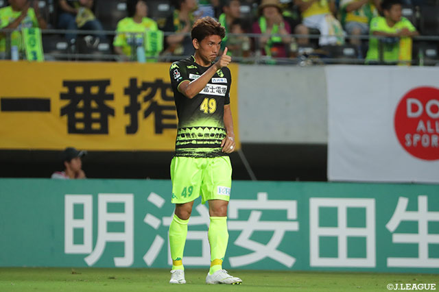 DFの甘いクリアに反応した下平 匠が押し込み、ホームの千葉が先制する！【明治安田Ｊ２ 第30節 千葉vs東京Ｖ】