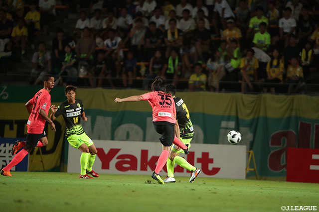 72分、藤本 寛也（東京Ｖ/#35）がPA手前から左足でロングシュートをたたき込みリードを2点に広げる！【明治安田Ｊ２ 第30節 千葉vs東京Ｖ】