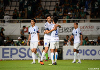 10人の横浜FCが首位の松本に逆転勝利！今季初の3連勝を飾った【明治安田Ｊ２ 第30節 松本vs横浜FC】