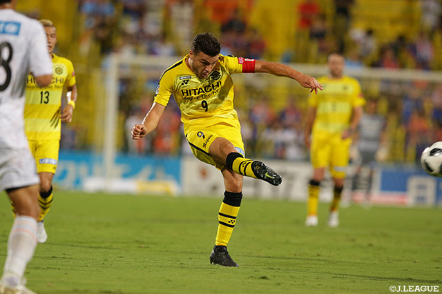 21分、24分と立て続けにゴールを奪ったクリスティアーノ（柏）。約4か月ぶりとなる得点になった【明治安田Ｊ１ 第24節 柏vs長崎】
